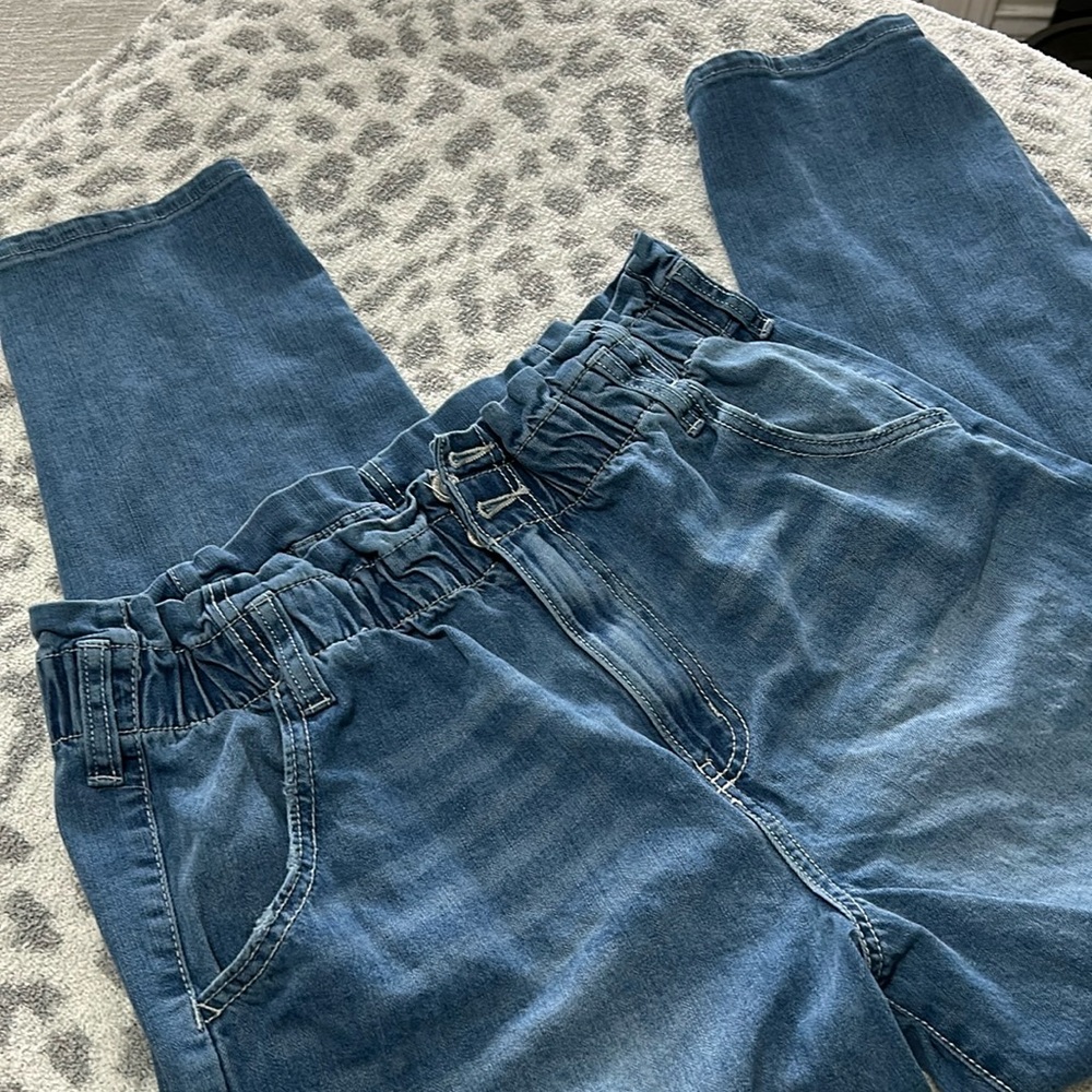 High Rise Mom Jeans Size 12 Scrunch Waist Design